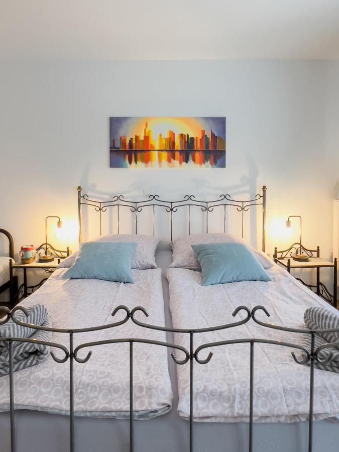 Schoene Helle & Gemuetliche Wohnung In Altstadtnaehe Erfurt Rum bild